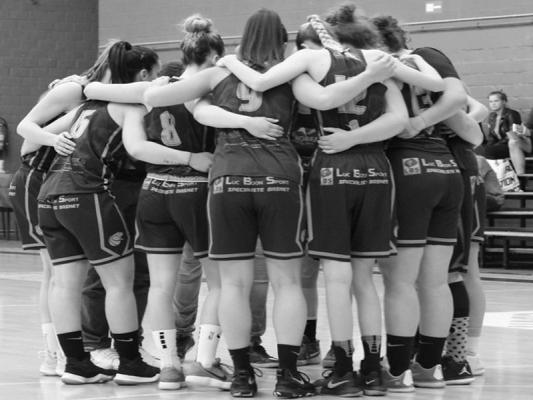 Les filles soud�es